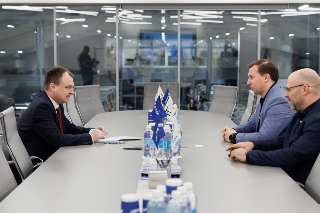 Рабочий визит главы Росстандарта Антона Шалаева на завод Взлет