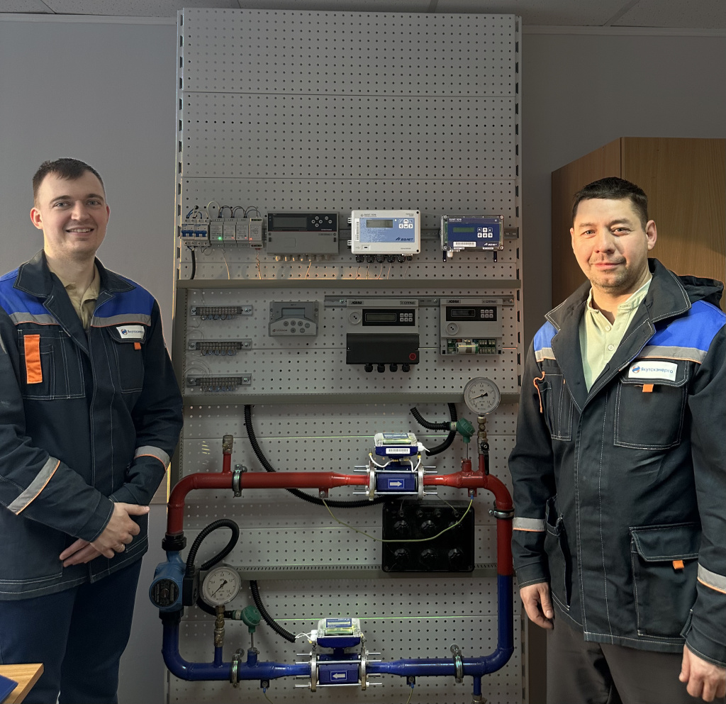 Стенд Якутской ТЭЦ с приборами учёта тепловой энергии от производителя «Взлет»